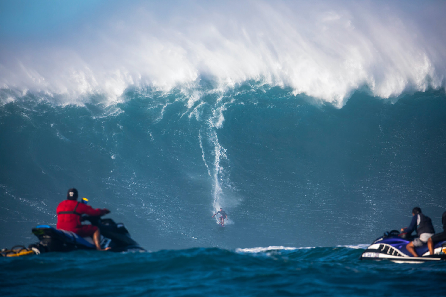 衝撃サーフィン動画 超巨大な波に挑む命知らずのウォーターマン カイ レニー Fineplay