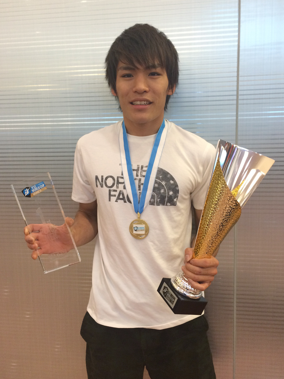 楢崎智亜選手 日本代表としてIFSCクライミングワールドカップ ボルダリング2016で総合優勝