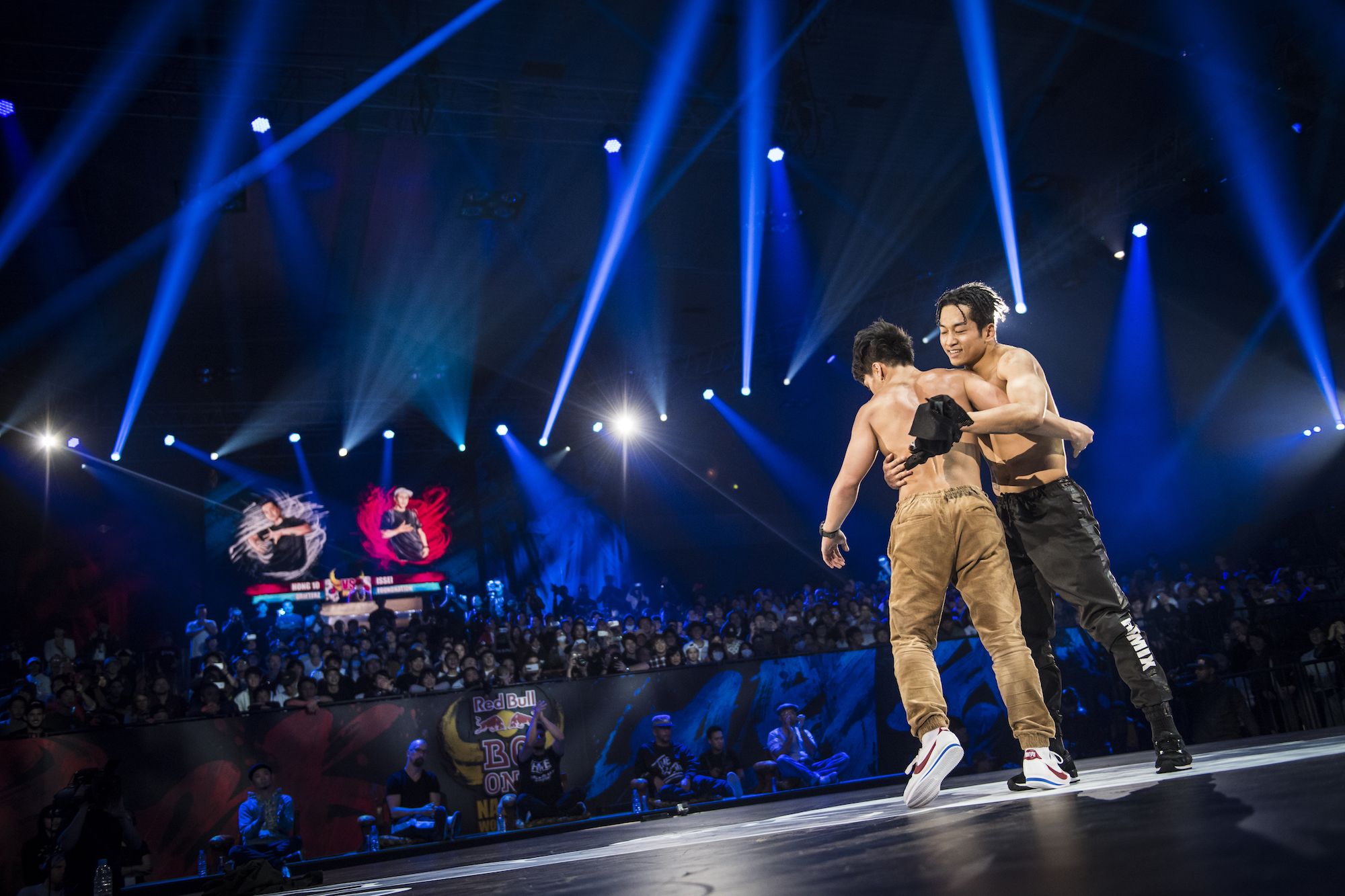 Isseiが日本人初の優勝に輝く！『Red Bull BC One World Final 2016』 | FINEPLAY