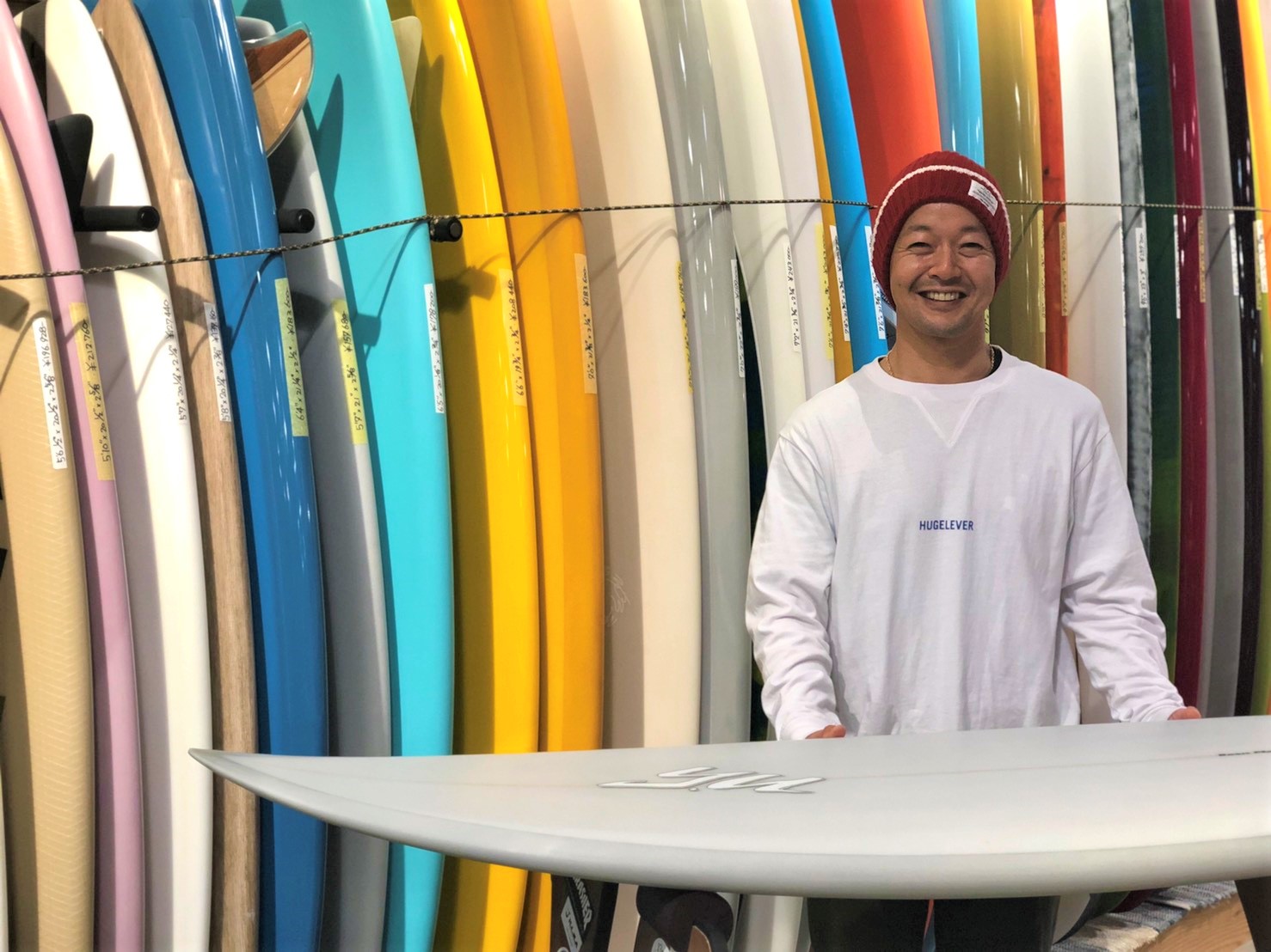 プロサーファー佐藤和也がH.L.N.A STORE 湘南店とサーフ