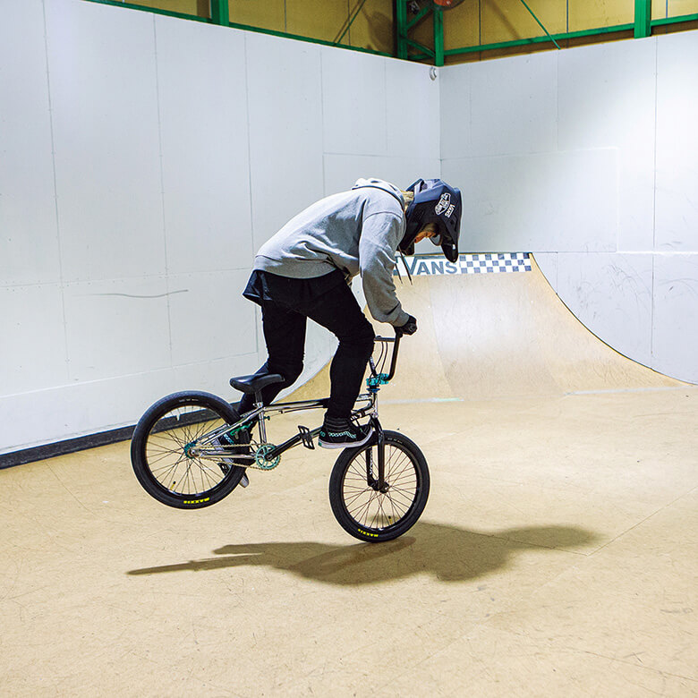 子供にナメられたくない父親へ。BMXでマスターしたい4つのトリック | FINEPLAY