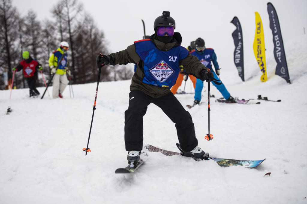 度胸と運試しのダウンヒルレース「RED BULL SNOW CHARGE 2022」が今年は3会場で開催！ | FINEPLAY