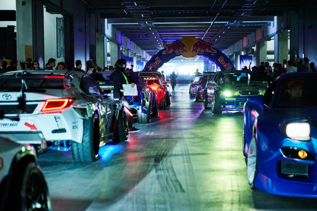 ドリフト・WRC・F1 の世界で活躍するレッドブル・ドライバーが共演